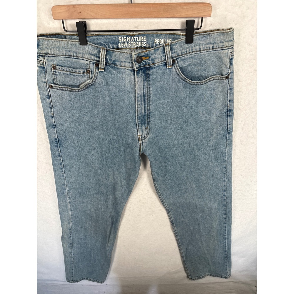 Signature by Levi Strauss Mens Regular Fit Light Wash Denim Jeans 37x31.5 - Picture 2 of 9